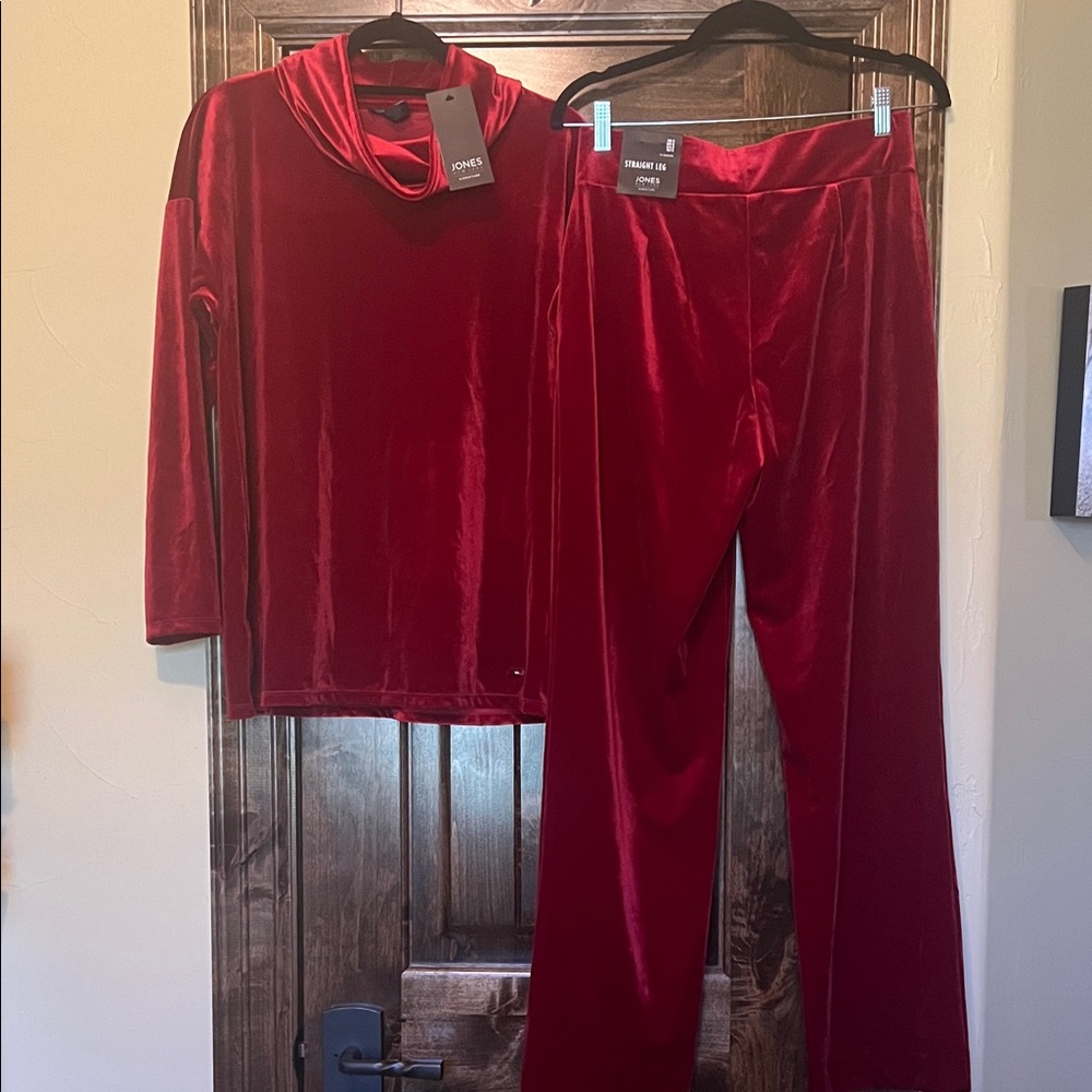 ❤️Jones New York Red Velvet Top & Pants Set